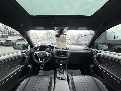 Used 2022 Volkswagen Tiguan SE R-Line image 13