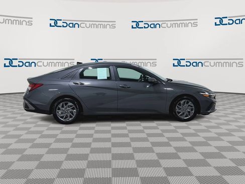 Used 2024 Hyundai Elantra SEL FWD image 2
