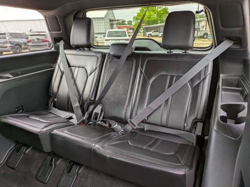 Used 2020 Ford Expedition Limited w/ Equipment Group 301A RWD image 15
