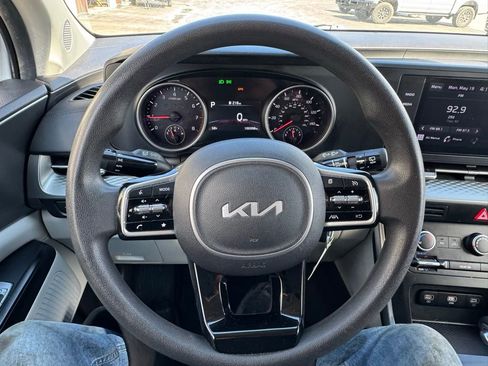 Used 2022 Kia Carnival LX image 14