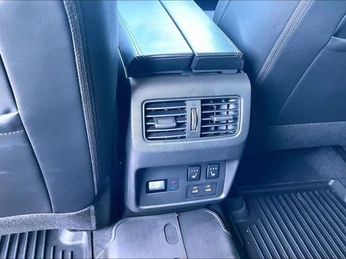 Used 2024 Nissan Rogue Platinum FWD image 20