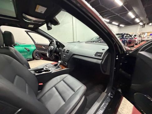Used 2011 Mercedes-Benz C 300 4MATIC Sedan image 39