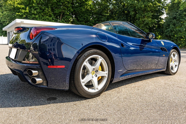 Used 2012 Ferrari California RWD image 7