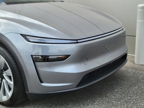 Used 2026 Tesla Model Y Long Range image 41