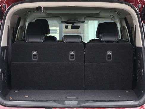 Used 2025 INFINITI QX80 Luxe RWD image 8
