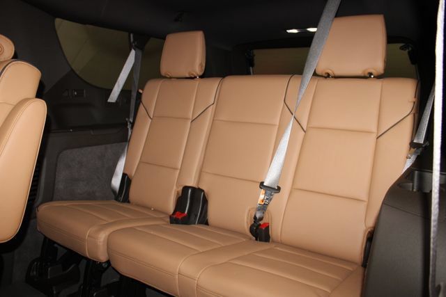 Used 2025 Cadillac Escalade ESV Premium Luxury w/ Touring Package AWD/4WD image 10