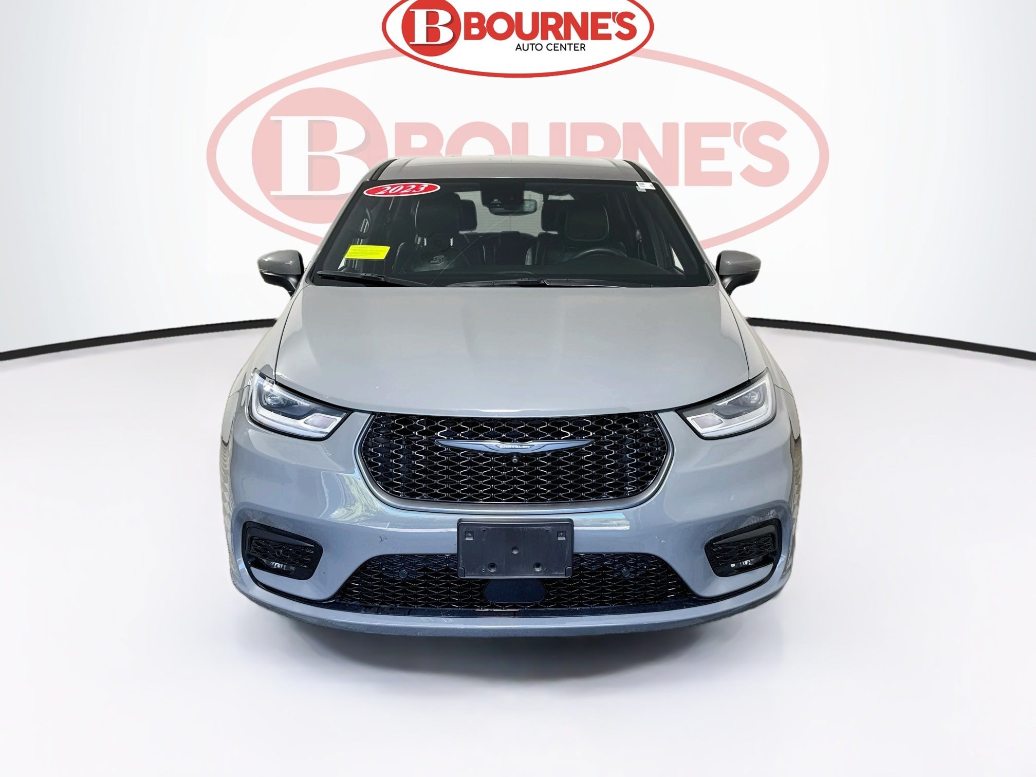 Used 2023 Chrysler Pacifica Touring-L w/ S Appearance Package FWD image 4
