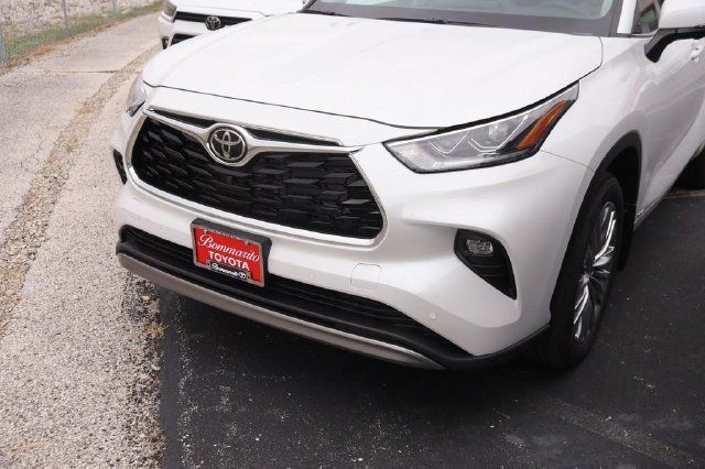 New 2026 Toyota Highlander Platinum AWD/4WD image 5