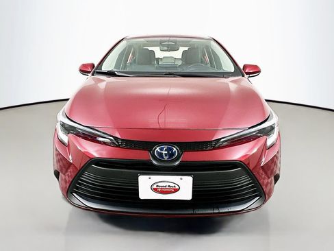 Certified 2025 Toyota Corolla LE FWD image 2