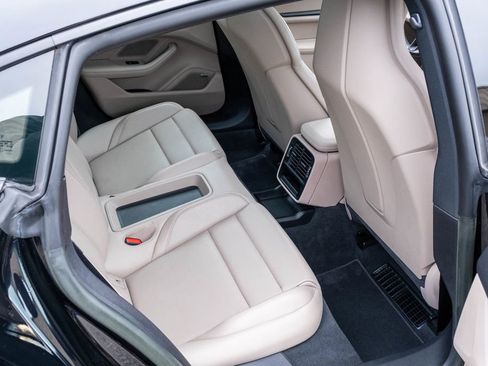 Used 2022 Porsche Taycan image 31