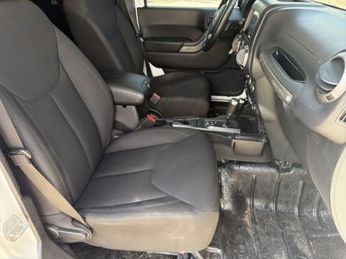 Used 2016 Jeep Wrangler Unlimited Sport w/ Quick Order Package 24S AWD/4WD image 14
