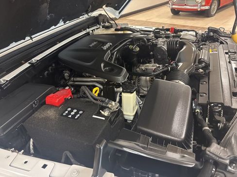 Used 2018 Jeep Wrangler Unlimited Sahara AWD/4WD image 49
