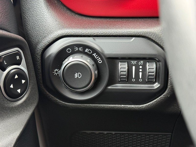 Used 2018 Jeep Wrangler Unlimited Rubicon AWD/4WD image 29