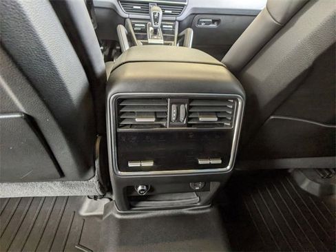 Used 2019 Porsche Cayenne S image 13