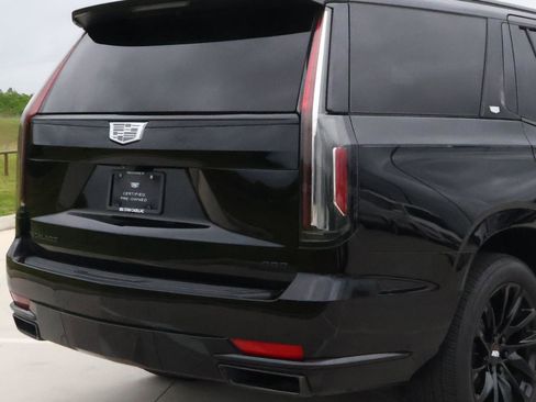 Used 2024 Cadillac Escalade Sport Platinum w/ LPO, ONYX Package AWD/4WD image 11
