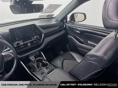 Used 2021 Toyota Highlander XSE image 23