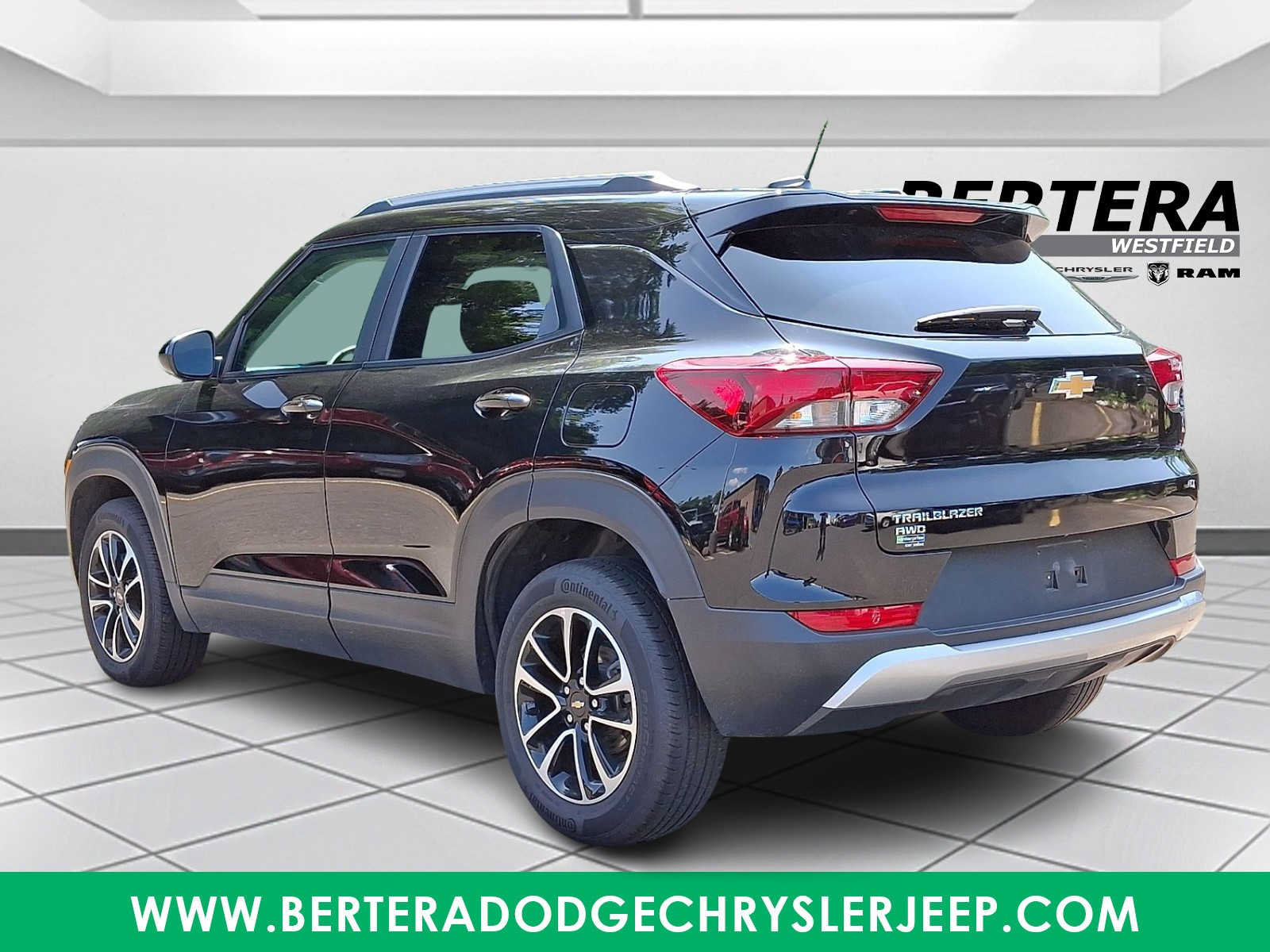 Used 2025 Chevrolet TrailBlazer LT AWD/4WD image 4