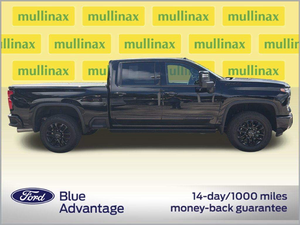 Used 2025 Chevrolet Silverado 2500 High Country w/ Midnight Edition AWD/4WD image 2