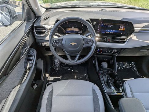 Used 2025 Chevrolet TrailBlazer LT AWD/4WD image 36