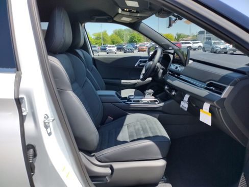 New 2026 Mitsubishi Outlander LE AWD/4WD image 11