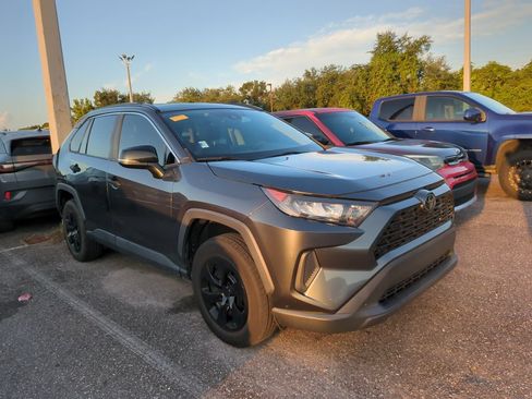 Used 2020 Toyota RAV4 LE FWD image 4