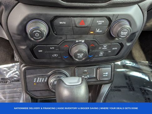 Used 2022 Jeep Renegade Trailhawk image 27