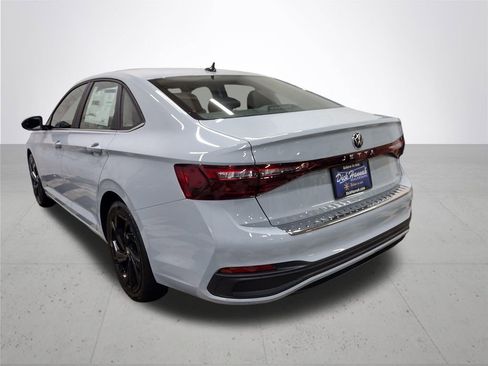 New 2026 Volkswagen Jetta SE image 9