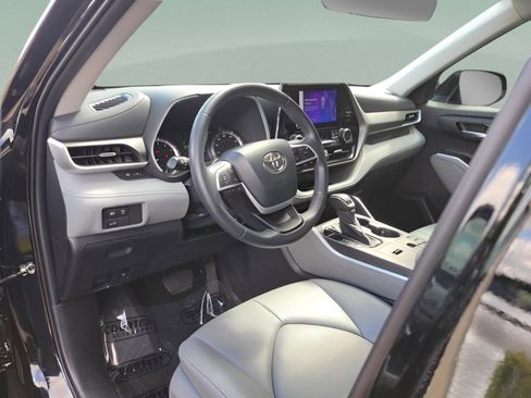 Used 2023 Toyota Highlander L image 14