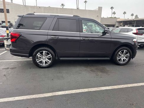 Used 2024 Ford Expedition Limited image 6