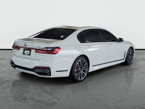 Used 2022 BMW 750i xDrive w/ M Sport Package AWD/4WD image 2