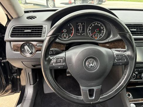 Used 2014 Volkswagen Passat 1.8T SEL Premium FWD image 12