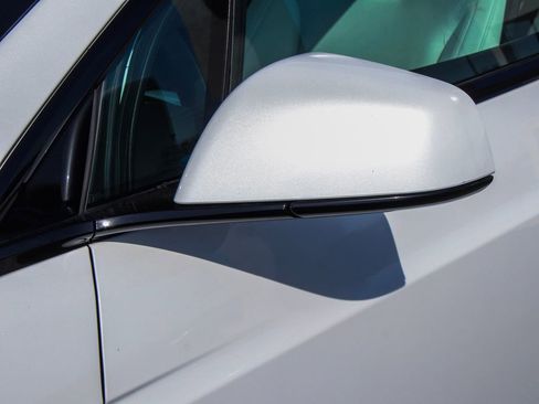 Used 2022 Tesla Model X image 46