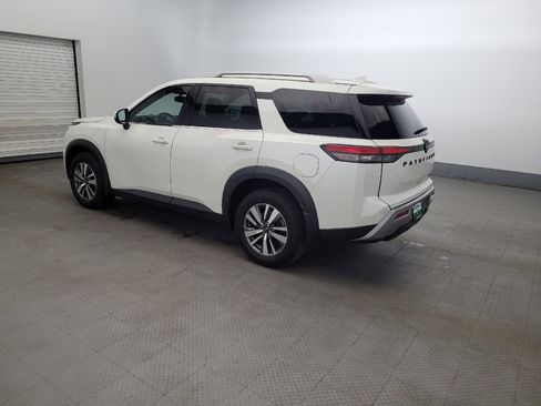 Used 2022 Nissan Pathfinder SL w/ SL Black Package AWD/4WD image 3