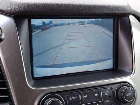 Used 2019 Chevrolet Suburban LT RWD image 4