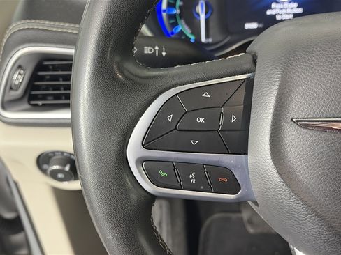 Used 2022 Chrysler Pacifica Limited image 29