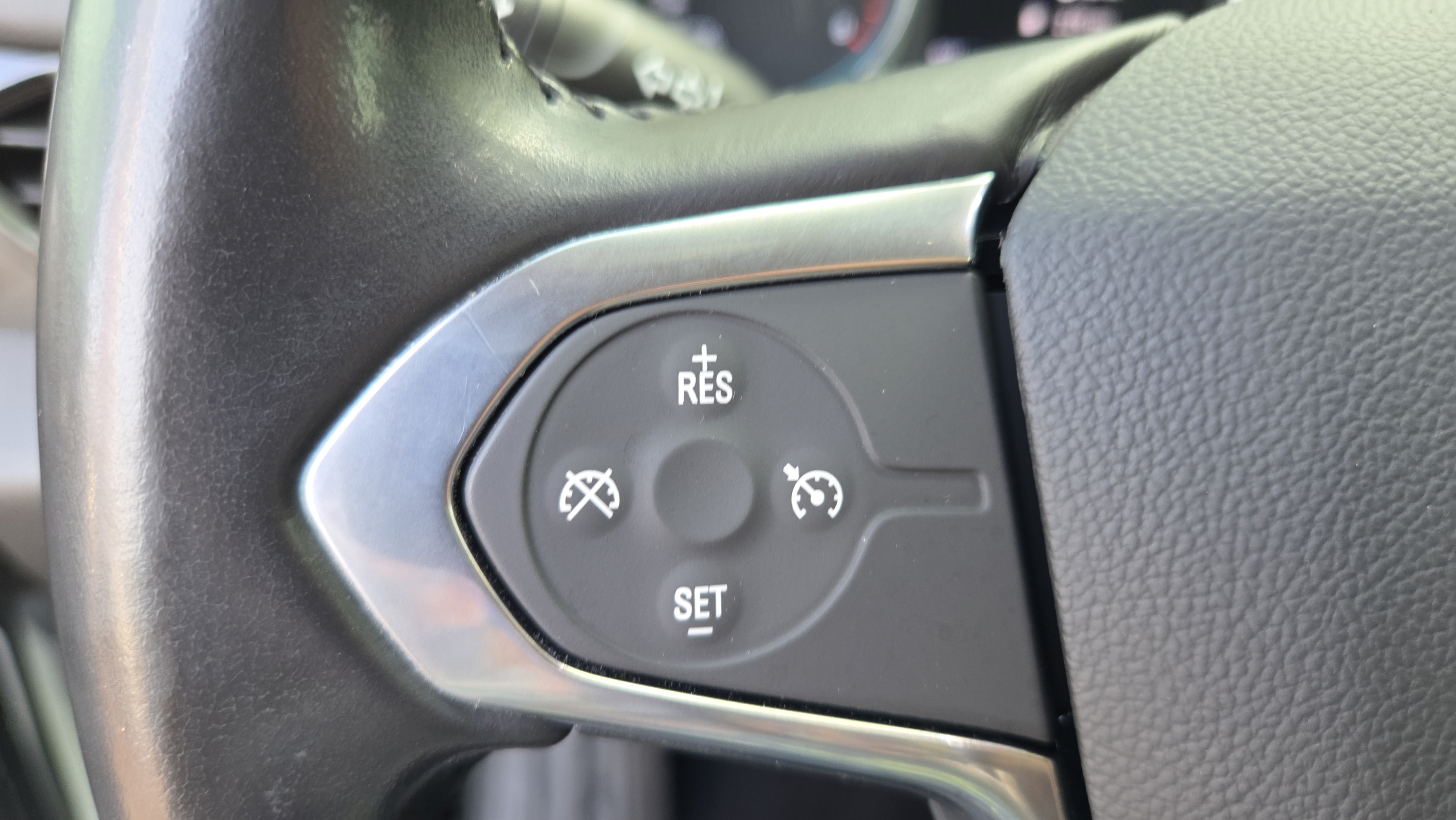 Used 2020 Chevrolet Traverse LT FWD image 25