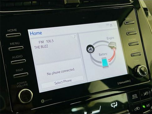 Used 2021 Toyota Prius XLE image 9