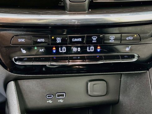 Used 2024 Buick Encore GX Avenir w/ Avenir Technology Package AWD/4WD image 9