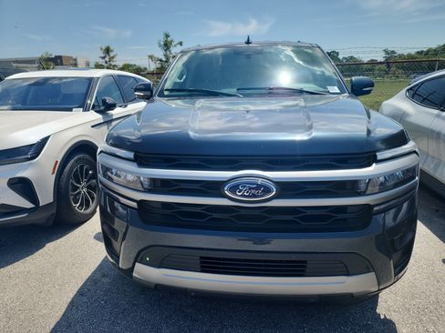 Used 2023 Ford Expedition XLT RWD image 2