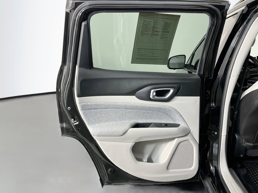 Used 2022 Jeep Compass Latitude w/ Convenience Group FWD image 30