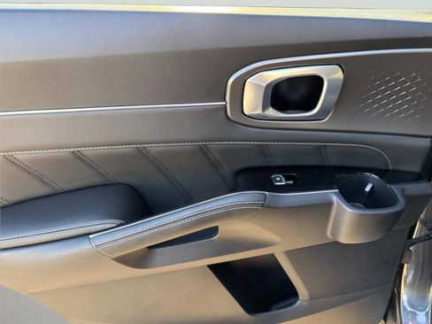 Used 2022 Kia Sorento SX image 16