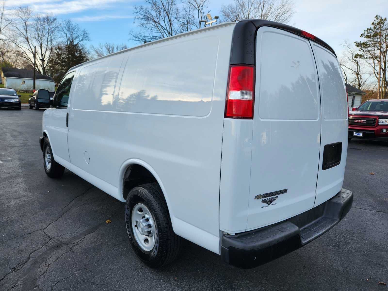 Used 2017 Chevrolet Express 2500 RWD image 5