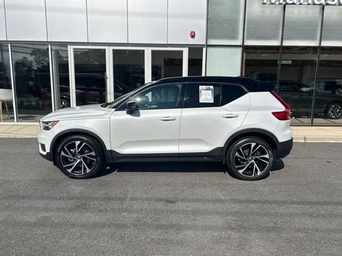 Used 2021 Volvo XC40 T5 R-Design w/ Climate Package AWD/4WD image 2