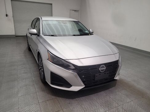 Used 2023 Nissan Altima 2.5 SV FWD image 14