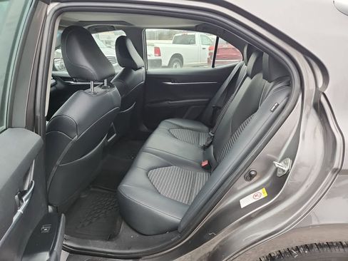 Used 2018 Toyota Camry SE image 25