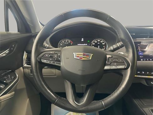 Used 2020 Cadillac XT4 Luxury w/ Cold Weather Package AWD/4WD image 15