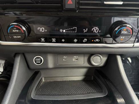 Certified 2022 Nissan Rogue SV image 28