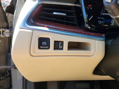 Used 2018 Cadillac XT5 Luxury w/ Driver Awareness Package image 28