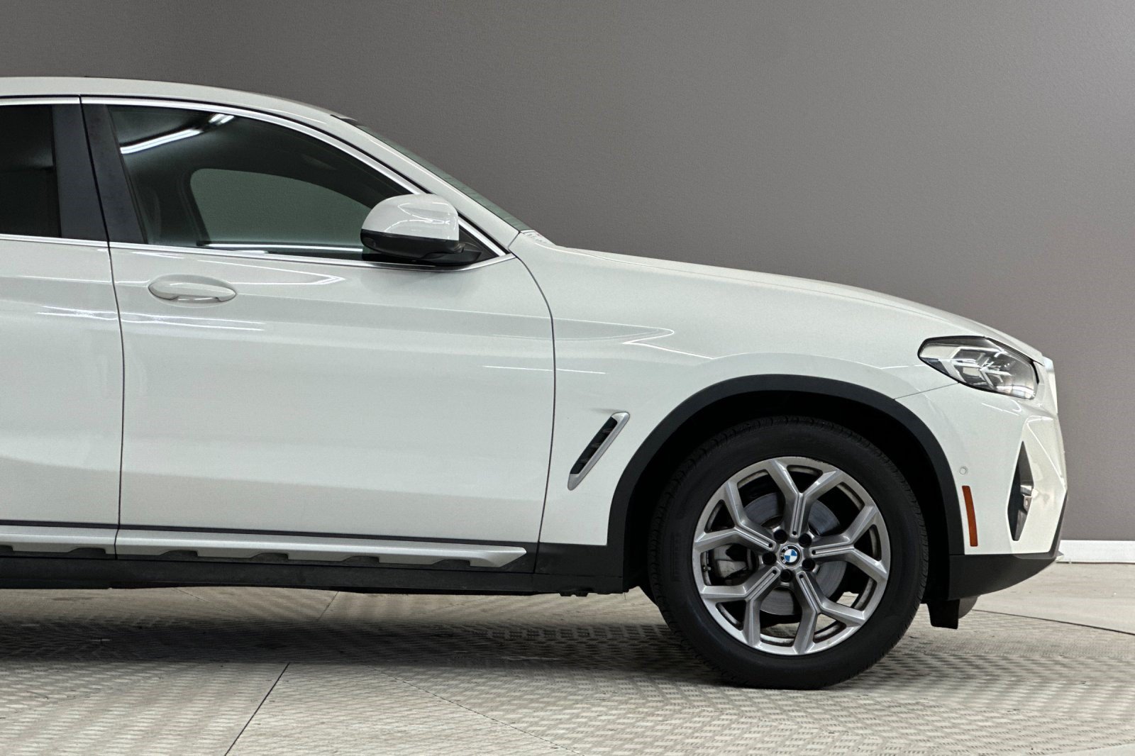 Used 2023 BMW X4 xDrive30i w/ Parking Assistance Package AWD/4WD image 35