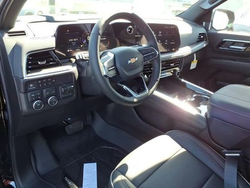 New 2026 Chevrolet Suburban Premier w/ Sun And Tow Package AWD/4WD image 5